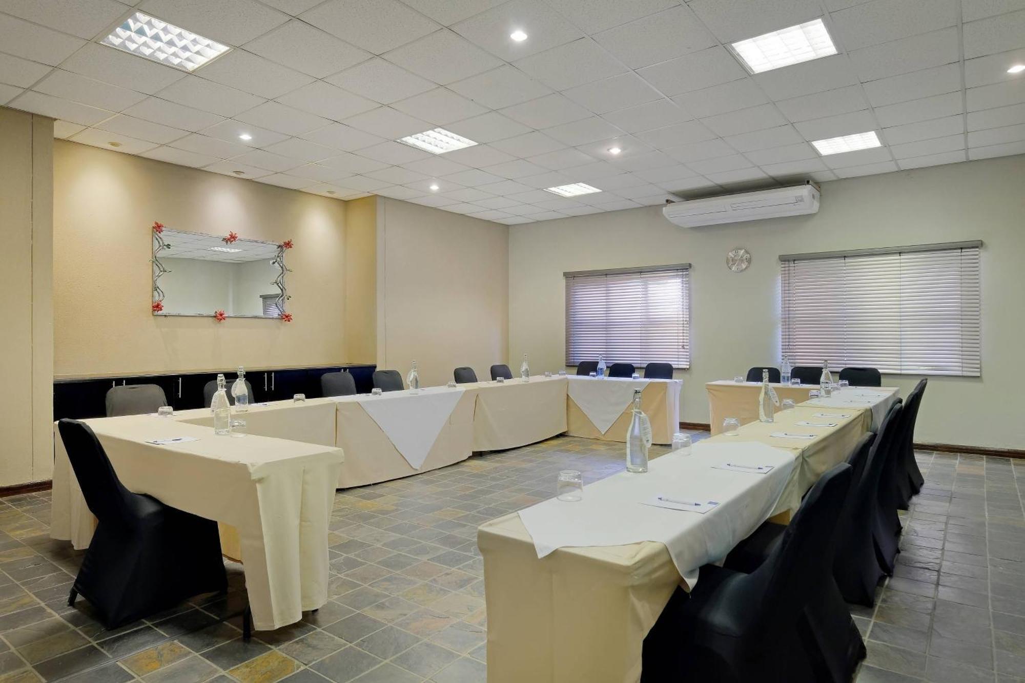 Protea Hotel By Marriott Polokwane Landmark Экстерьер фото